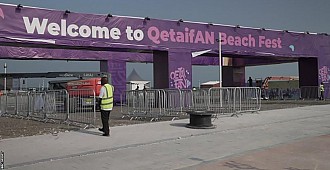 Katar'daki taraftar köyünü futbolseverler…