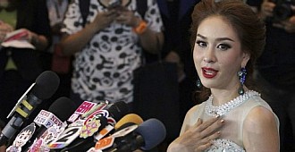 Tayland güzellik kraliçesi tacını bıraktı