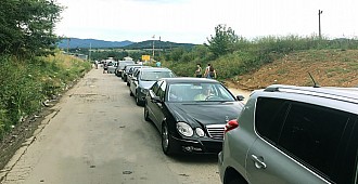 Sırbistan'ın Kosova sınırındaki barikatları…