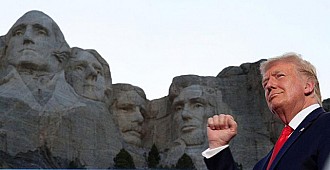 Trump heykelleri bir parkta toplayacak