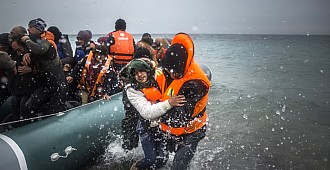 Ege'de göçmen teknesi alabora oldu: 7…