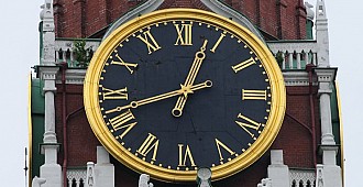 Kremlin kulesindeki çalar saatin çalması…