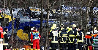 Almanya'da iki tren çarpıştı: 8…