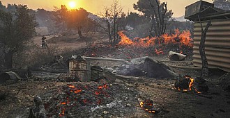 Yunanistan'da 24 saatte 66 yangın çıktı