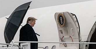 Şemsiye kapatamayan ABD Başkanı