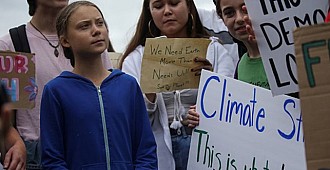 Genç çevreci Trump'ı protesto etti