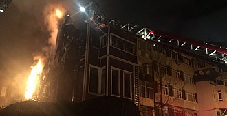 Beşiktaş'ta korkutan ahşap bina yangını