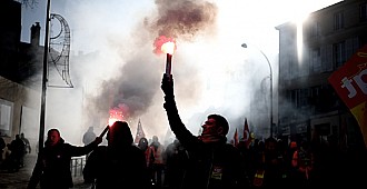 Genel grev Paris'i karanlığa gömdü