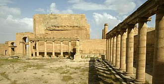 Nimrud gitti sıra Hatra'da...