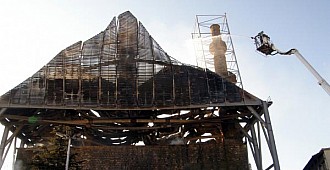 Yunanistan'da tarihi cami yandı