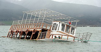 Tokat'ta gezi teknesi battı
