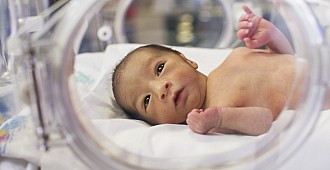 Özenli bakım, prematüre bebekleri hayata…