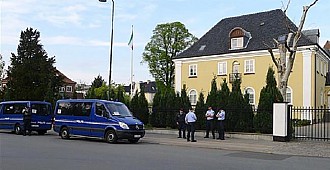 İran: Kopenhag büyükelçiliğimize bıçaklı…