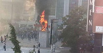 Esenyurt'ta Atatürk heykelini yaktılar