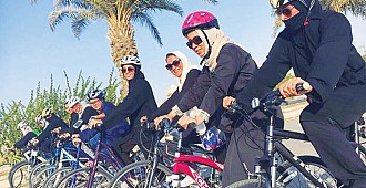 S. Arabistan'da bin kadın pedal çevirdi