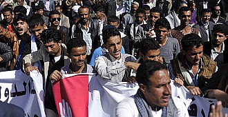 Yemen'de karşılıklı gösteriler