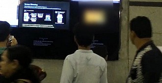 Metro istasyonunda porno film gösterimi
