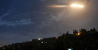 Suriye İsrail füzesini püskürttü