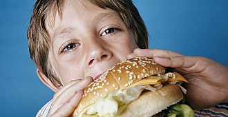 Obez çocuk sayısı hızla artıyor