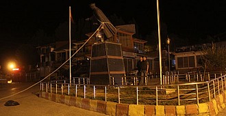 Atatürk heykeli tahrip edildi!..