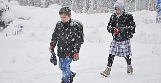Kar yağdı okullar tatil oldu!..