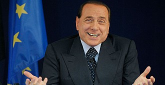 Berlusconi yanlış mitinge katılıp rakibine…