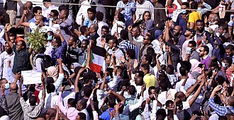 Sudan'da halk meydanlara indi!..