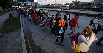 Meksika'dan gelen göçmenler ABD sınırına…