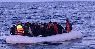 Mülteci botu battı: 15 kayıp