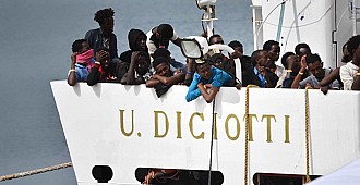 Gemide bekletilen göçmenler açlık grevine…