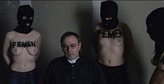 FEMEN bir rahibi rehin aldı