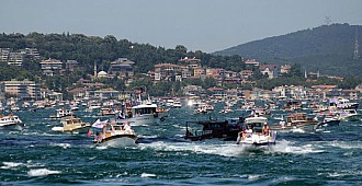 İstanbul Boğazı'nda sirenli eylem