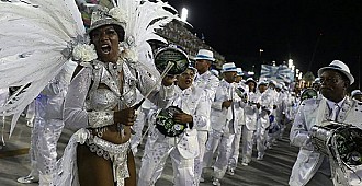 Rio Karnavalı'ndan renkli görüntüler