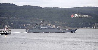 NATO gemileri Çanakkale boğazında