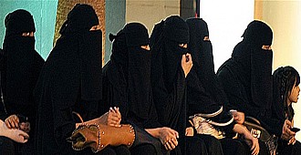 S. Arabistan'da kadınlar da asker…