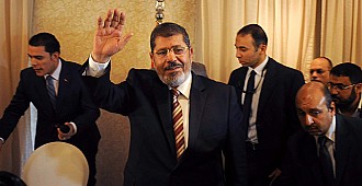 Mursi mahkeme salonunda hayatını kaybetti