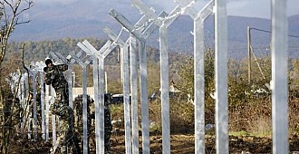 Yunanistan sınırına dikenli tel