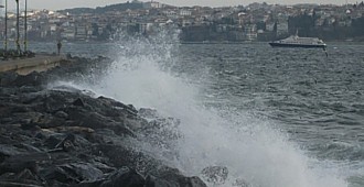 Zeytinburnu'nda dalgalar bir kadını…