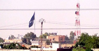 Sınırda IŞİD bayrağı!..