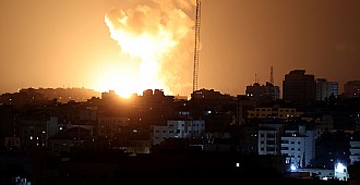 İsrail savaş uçakları Gazze'yi…