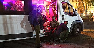 Türk bayraklı minibüsten kaçak göçmen…