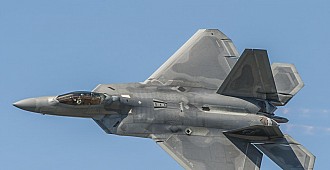 ABD, Katar'a F-22 konuşlandırdı