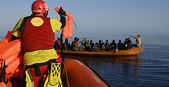 İtalya'da 194 göçmen kurtardı