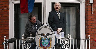 Julian Assange balkondan zaferini ilan etti