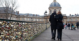 Paris'in sembolü aşk kilitleri kaldırılıyor