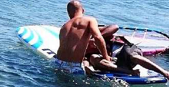 Mülteciyi surfçü kurtardı