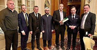 İsveç Başbakanı, İslam toplumun temsilcileriyle…