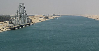Yeni Süveyş Kanalı çöktü; 250 işçi…