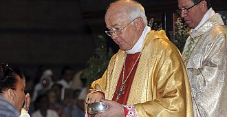 Vatikan elçisi cinsel tacizden tutuklandı