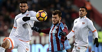 Trabzon kazanmaya başladı: 4 - 1